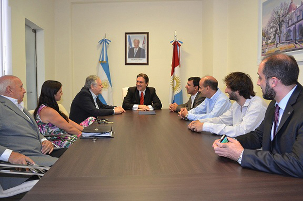 2-ministro-Llaryora-