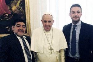 maradona con el papa francisco