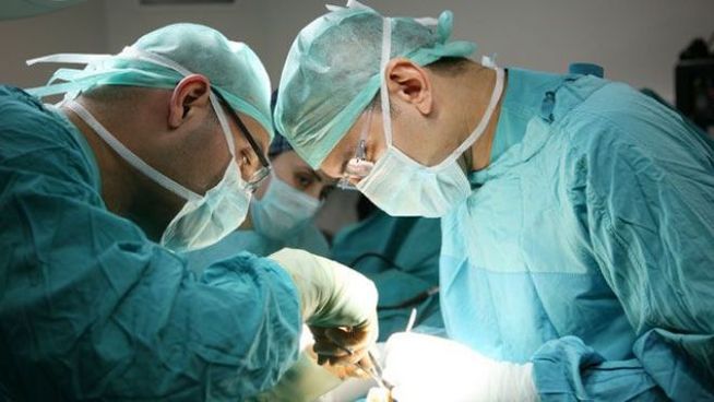cirugia-cirujanos-operacion