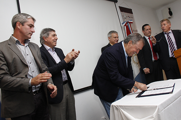 Firma-de-convenio-para-obras-hidricas-4