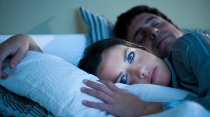 dormir en cama ajena