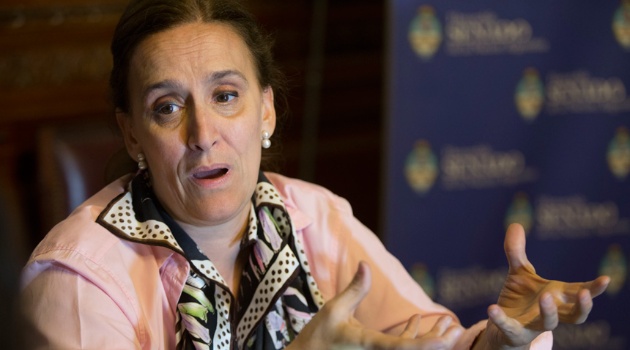 gabriela_michetti_vice02.jpg_2134360654