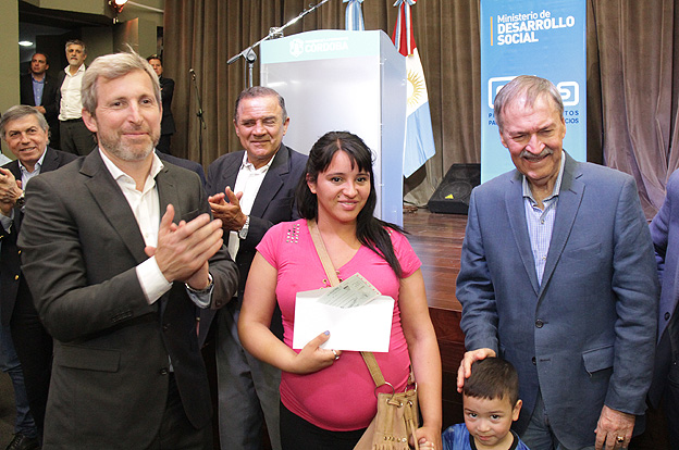 Juan-Schiaretti-y-el-ministro-Rogelio-Frigerio_9038