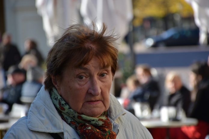 portrait-988080_1920