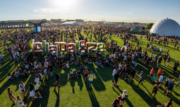 lolla_1583417086
