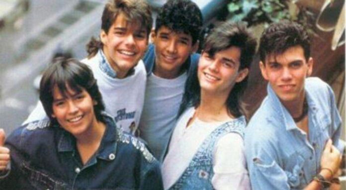 “Súbete a mi mot ,la serie que contará los secretos de Menudo, la primera banda de Ricky Martin