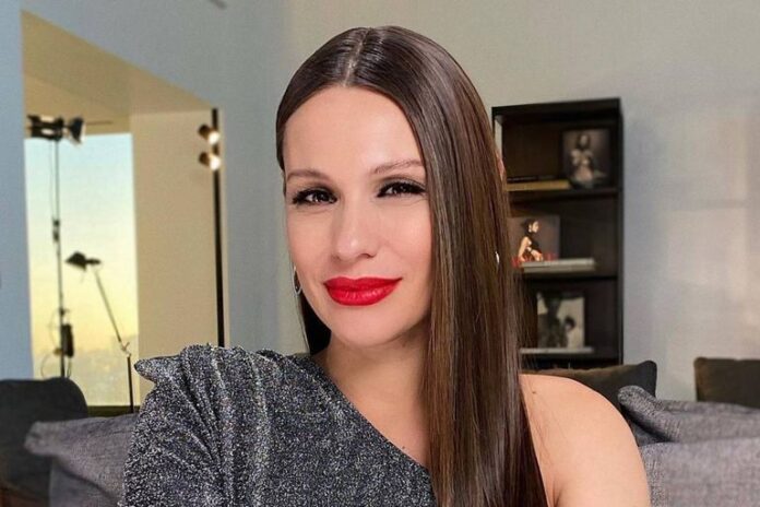 Habló Pampita tras el nacimiento de su hija Ana y mostró dos fotos