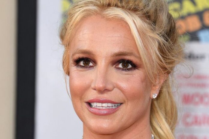 Britney Spears su padre aceptó renunciar al cargo de curador pero la tutela sigue
