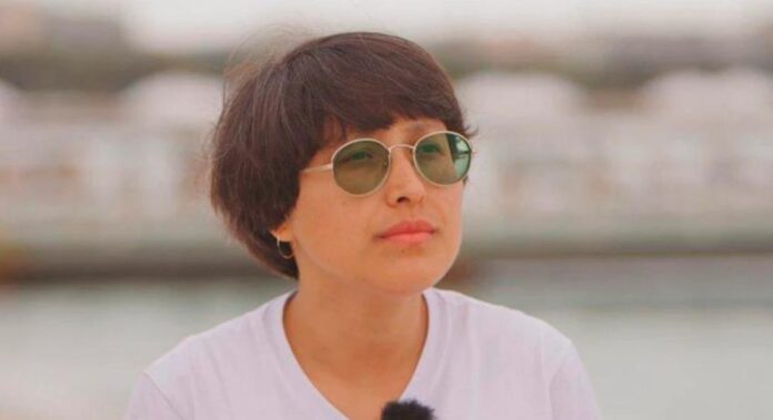 El fuerte relato de la directora afgana Shahrbanoo Sadat mientras intenta escapar con vida de Kabul