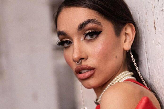 Los twits de Maria Becerra tras dejar de seguir a su novio, Rusherking, que luego eliminó