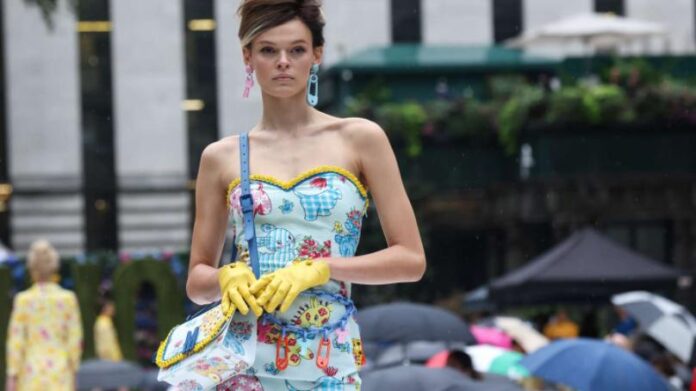 La New York Fashion Week arranca con tapabocas y carnet de vacunación en mano