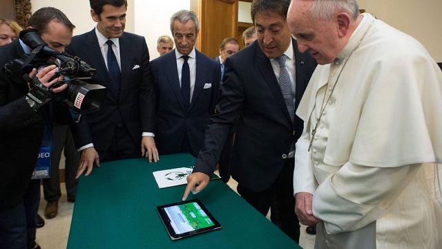 PapaFranciscoTablet640px1