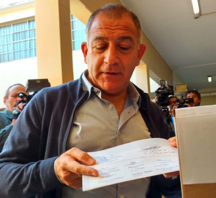 luis juez votando